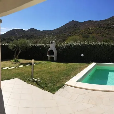 Con Piscina Villa
